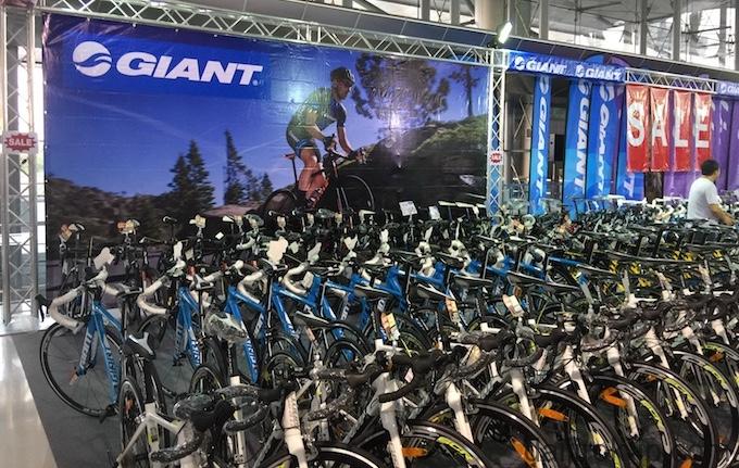 GIANTの代理店World Bikeのブースの写真